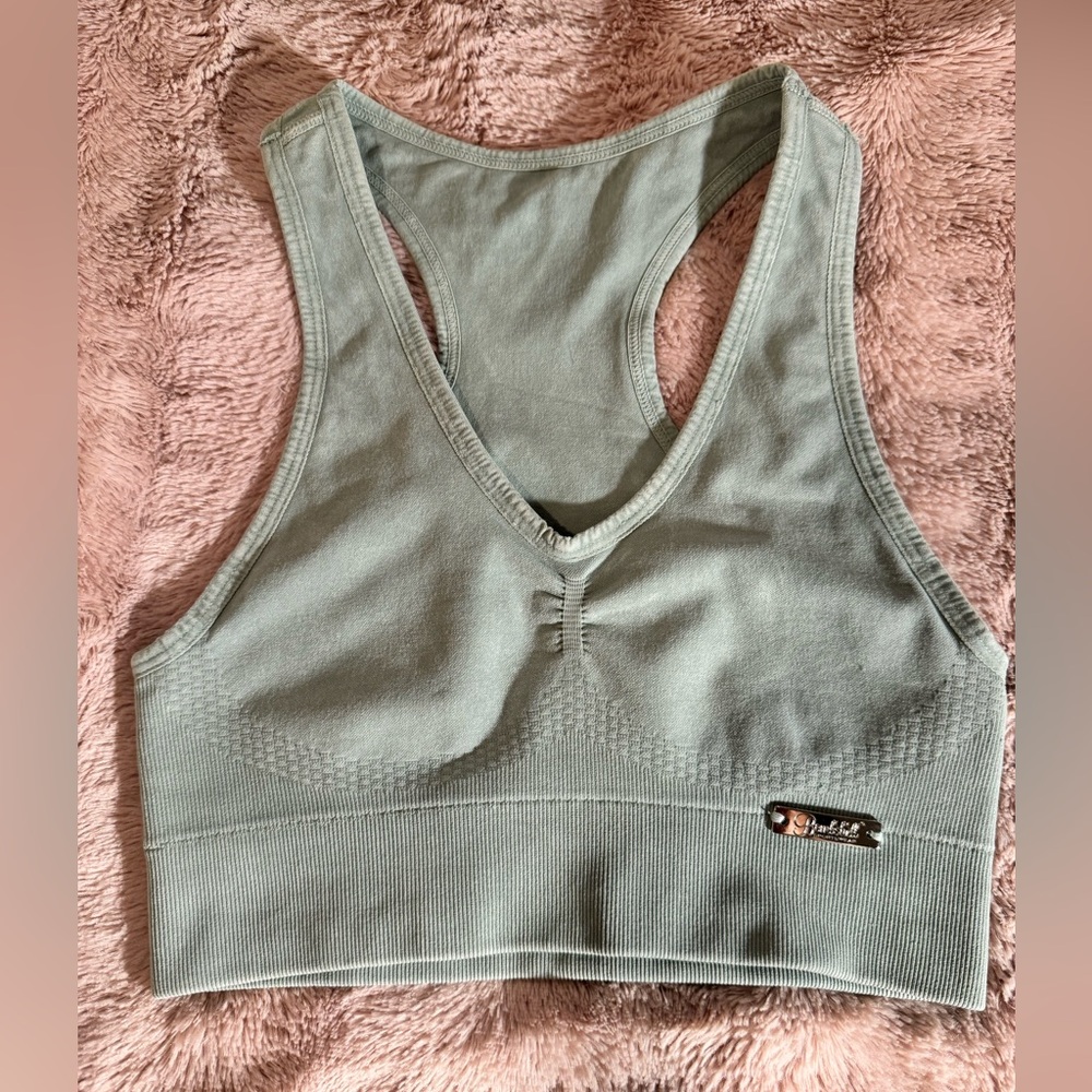 NWOT Medium sports bra
No pads